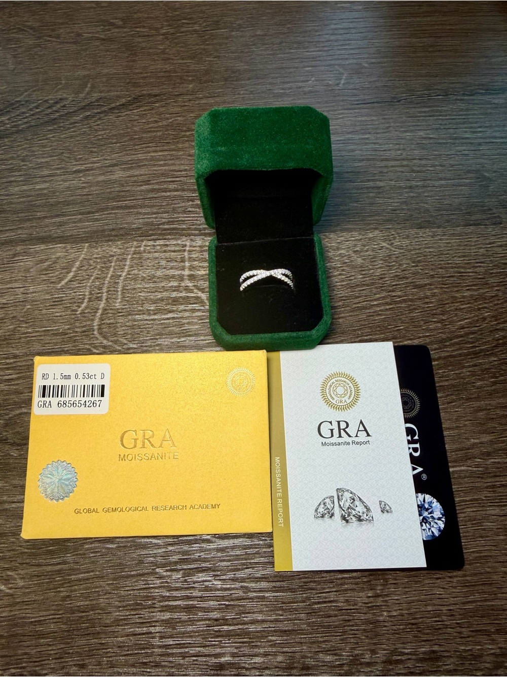 0.53ct D Round Moissanite Crisscross Pavé Band Ring Sterling Silver GRA Cert. - Picture 3 of 5